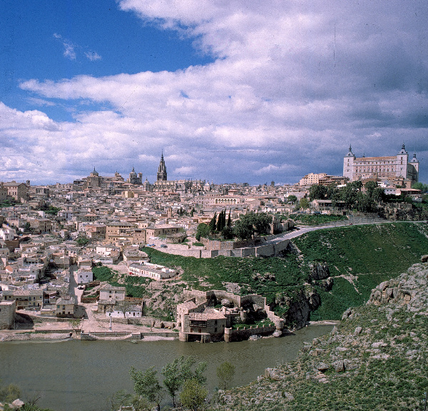 Imagen de la ciudad de Toledo vista desde el Tajo